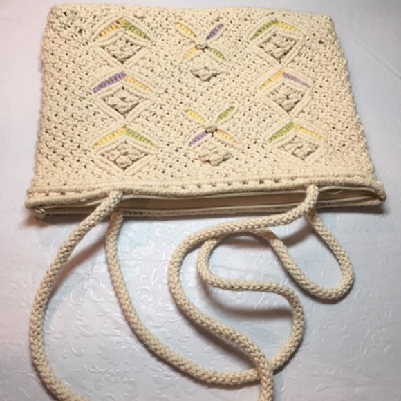 Lovely Hand Crocheted Cotton Floral Shoulder Bag 13"x9.5" - Picture 5 of 6